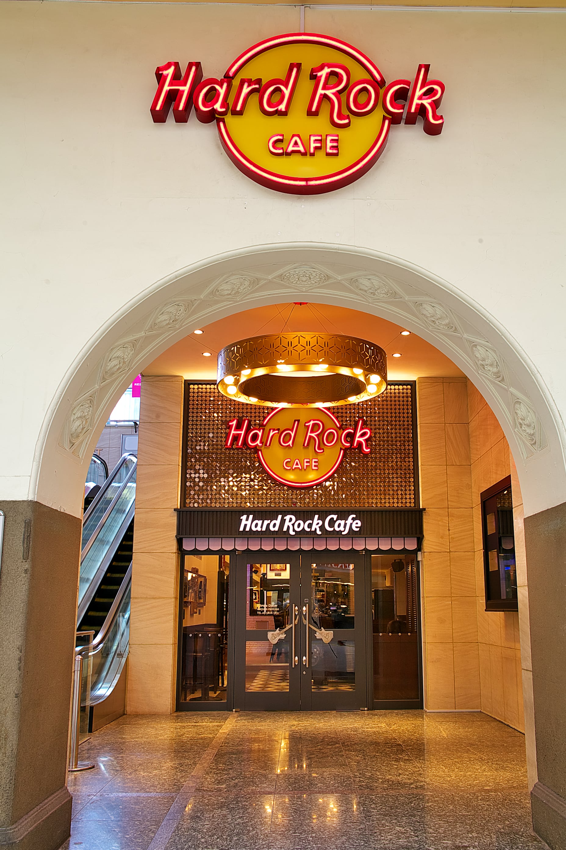 ハードロックカフェ　上野店限定 2024 Monet Panda ピンバッジ ピンバッジ ハードロックカフェ 上野 パンダ ピースマーク 上野店限定