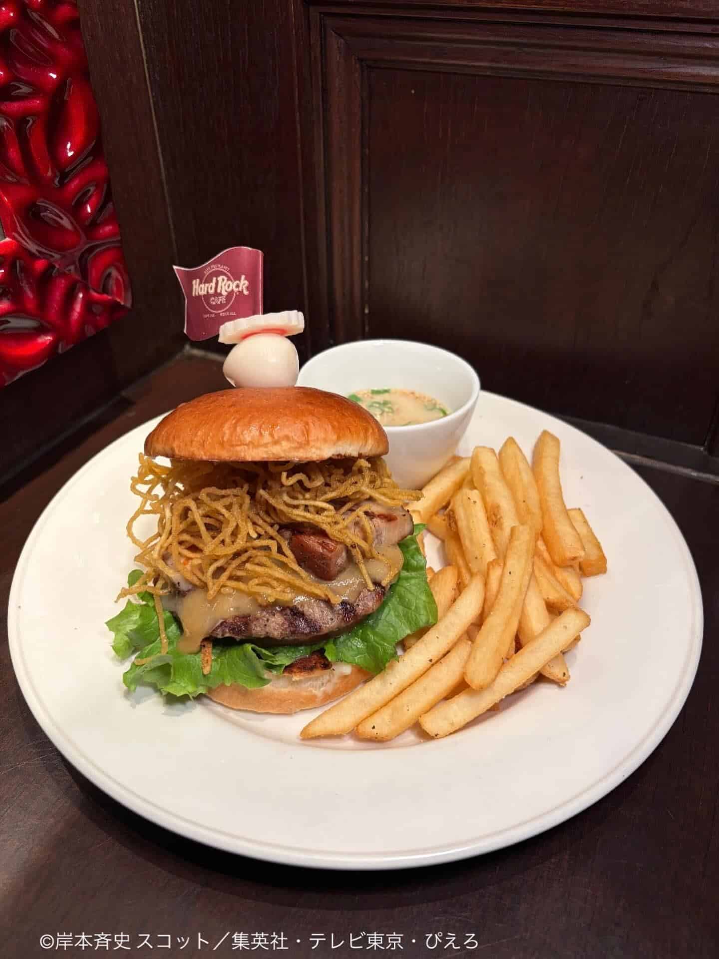 『ナルトのラーメンバーガー』のバンズの上には、ナルト🍥とうずらの卵🥚がのっています！