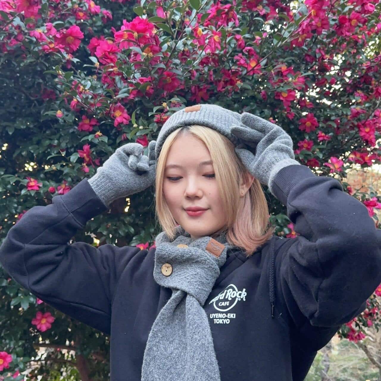 🧶ACRYLIC WINTER🧤　　　　　　　　　　　Gray Knit Beanie & Gloves